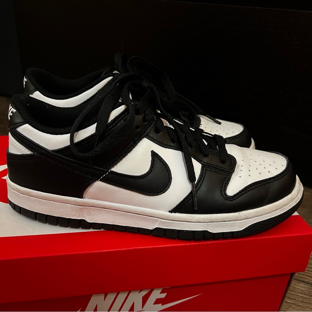 Nike dunks “panda”